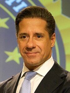 LA Board's Superintendent Search Sparks Debate, FBI Investigation Intensifies 4 256px-Alberto_M._Carvalho,_2015